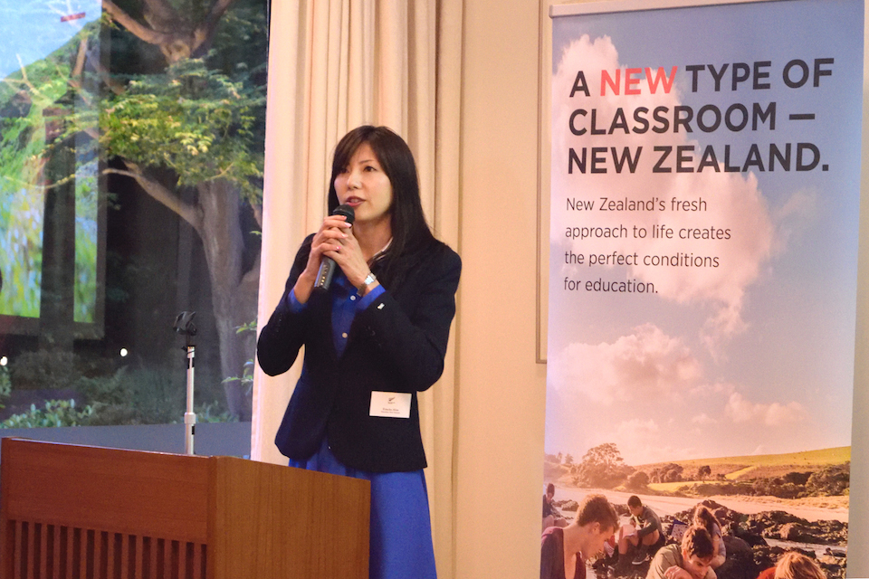 Education New Zealand駐日代表北岡美佐子さんのご挨拶の様子