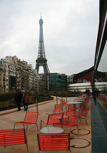 ケ・ブランリ美術館もパリっ子達に人気のデートスポットです。